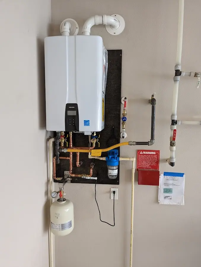 Professional plumber installing copper piping in a Mine Hill home